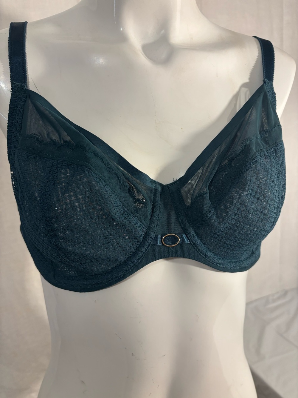 Chantelle Women’s Parisian bra 
Size 38 D